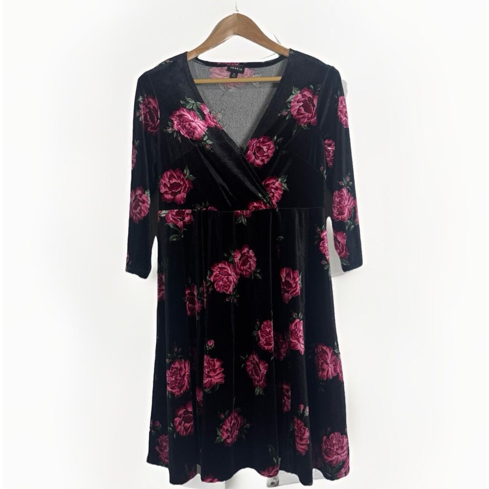 Torrid Women’s Tunic Blouse Black Velvet Rose Floral 3/4 Sleeve Size 0 Large